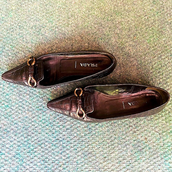 Chic Prada Crocodile Black Leather Flats; approx. 1inch heels; comfortably soft - Picture 2 of 4
